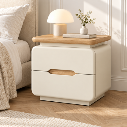 table de chevet crème plateau bois clair à 2 tiroirs dans une chambre
