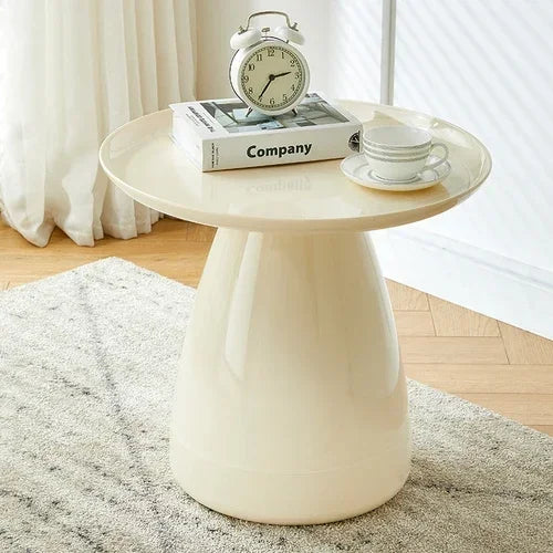 Table d’appoint beige crème au design moderne et minimaliste