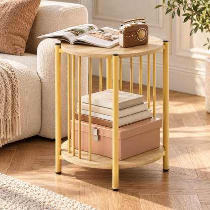 Table d'appoint en bois clair et structure jaune avec rangement dans un salon moderne