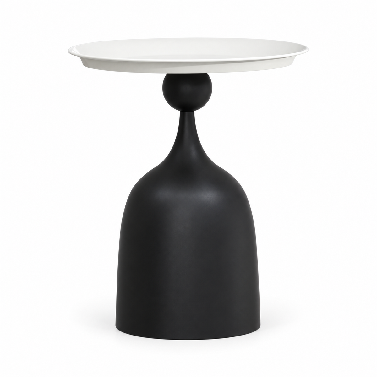 Table d’appoint design noire avec plateau blanc et pied sculptural sur fond blanc