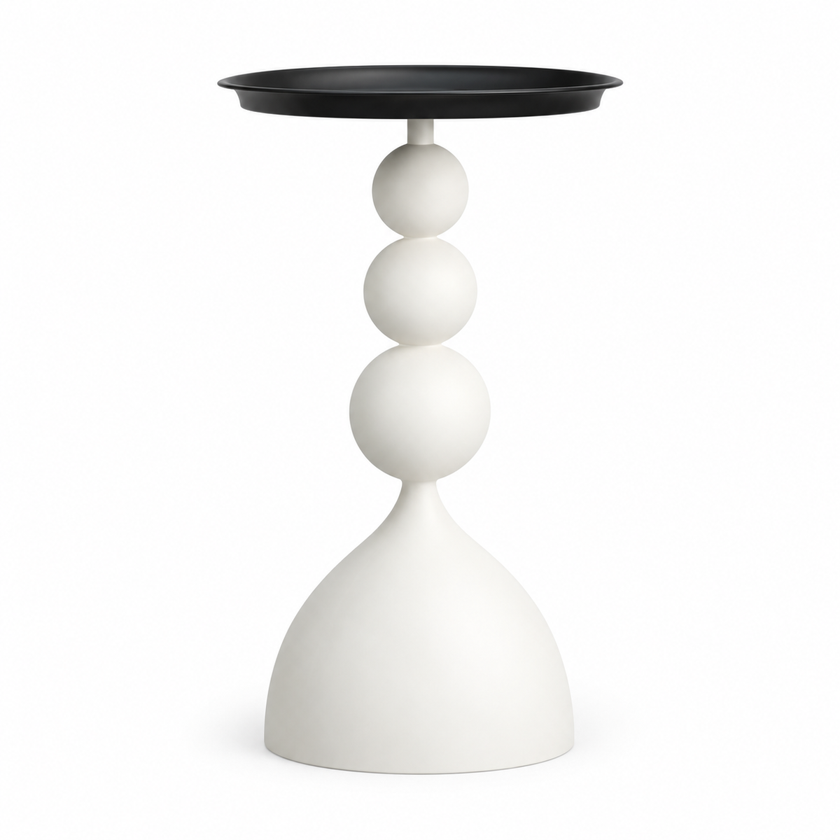Table d’appoint haute blanche avec plateau noir et pied sculptural sur fond blanc
