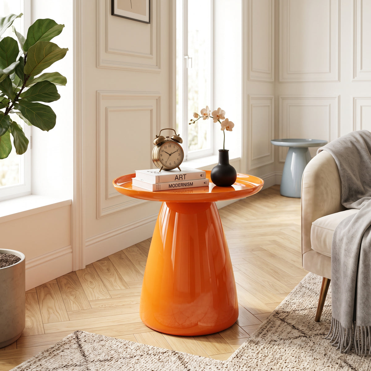 Table d’appoint orange design dans un salon moderne et lumineux