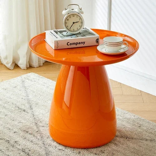 Table d’appoint orange ronde avec pied sculptural et finition brillante