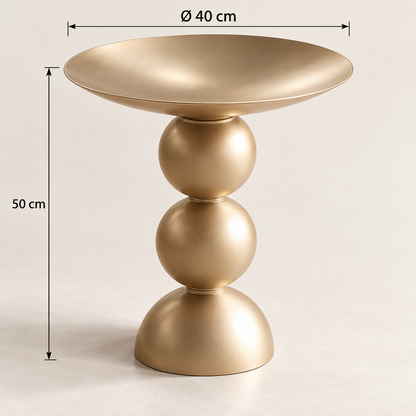 Dimensions de la table d’appoint dorée : hauteur de 50 cm et plateau en cuvette de 40 cm de diamètre