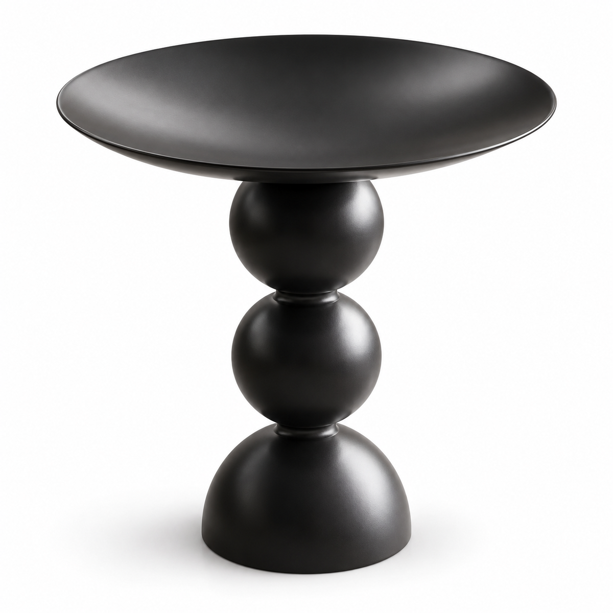 Table d’appoint noire avec pied sculptural arrondi et plateau en cuvette sur fond blanc