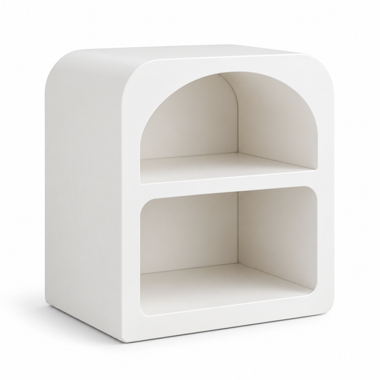 Table de chevet blanche aux contours arrondis avec deux niches ouvertes, sur fond blanc